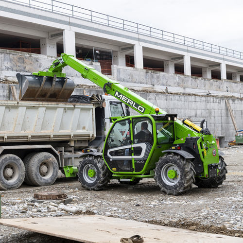 Chariot élévateur télescopique pour chantier - P 30.10 - MERLO - de manutention / de levage / pour chantier