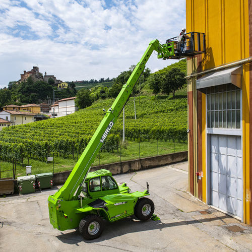 Chariot élévateur télescopique de chargement - P 50.18 - MERLO - de manutention / de levage / pour chantier