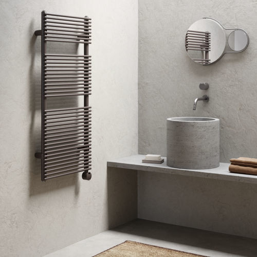 Sèche-serviettes contemporain - Colibrì - Caleido srl - électrique / à eau chaude / 501 w...750 w