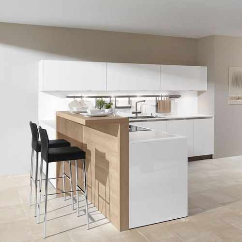 Cuisine contemporaine - RIVA MANICO - Allmilmö - en bois / en L / avec poignée intégrée