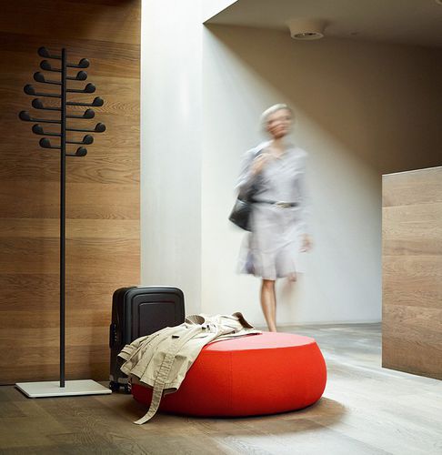 Ottoman contemporain - PIX - Arper - en cuir / en tissu / ovale