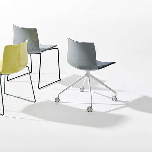 Chaise de bureau contemporaine - CATIFA 46 - Arper - d'intérieur / en tissu / en cuir