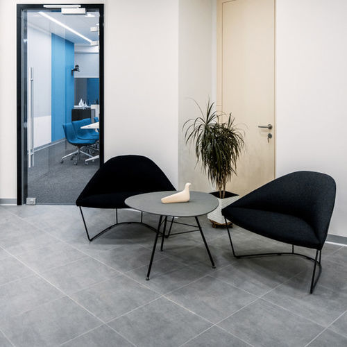 Table contemporaine - LEAF  - Arper - en acier / avec piètement en acier / triangulaire