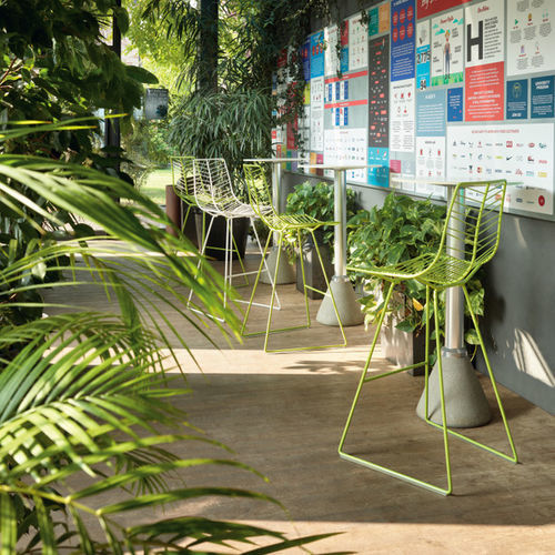 Chaise de bar contemporaine - LEAF  - Arper - de terrasse / d'intérieur / en acier à revêtement par poudre