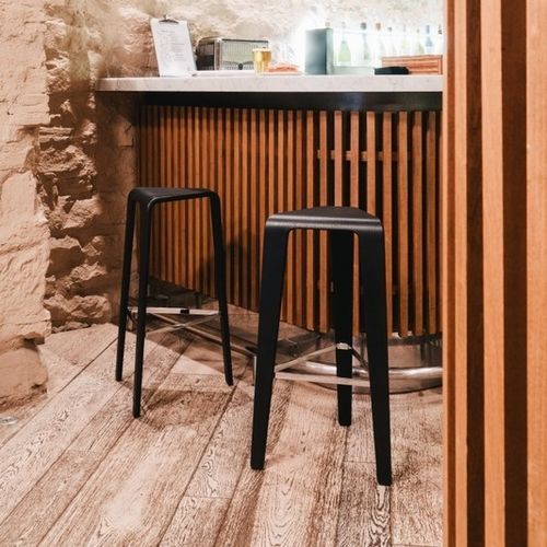 Tabouret de bar contemporain - PLY  - Arper - en contreplaqué / en bois courbé / avec piètement en acier chromé