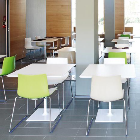 Table bistrot contemporaine - DIZZIE - Arper - en stratifié / en MDF / avec piètement en acier thermolaqué
