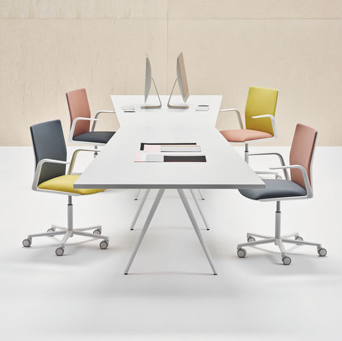 Table de réunion contemporaine - MEETY  - Arper - en placage de bois / en chêne / en chêne naturel