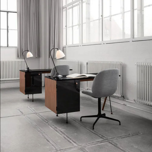 Chaise de bureau contemporaine - BEETLE - GUBI - d'intérieur / en polypropylène / avec piètement en métal