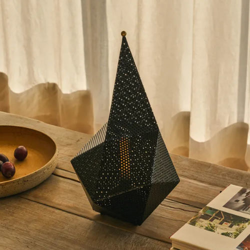 Lampe baladeuse - BAGDAD - GUBI - en métal perforé / contemporaine / sans fil