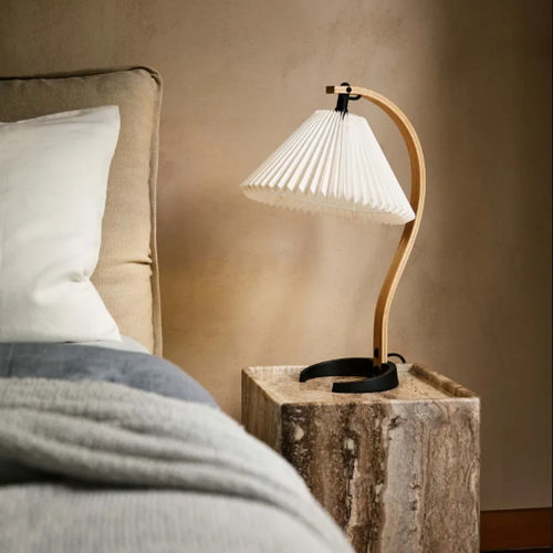 Lampe de table - TIMBERLINE - GUBI - en fer / contemporaine / réglable