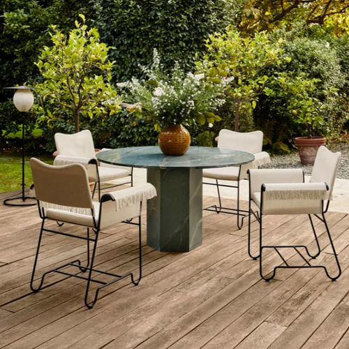 Table contemporaine - EPIC  - GUBI - en quartzite / avec piètement en marbre / circulaire