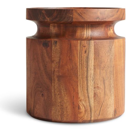 Table d'appoint contemporaine - TURN - BLU DOT - en bois massif / ronde / résidentielle