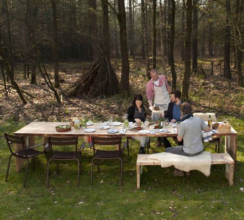 Table contemporaine - FORESTRY - dutchtub - bois / avec piètement en bois / rectangulaire