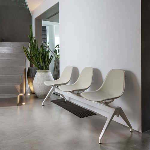 Sièges sur poutre en cuir - COUTURE - ENRICO PELLIZZONI - en aluminium / en feutre / 3 places