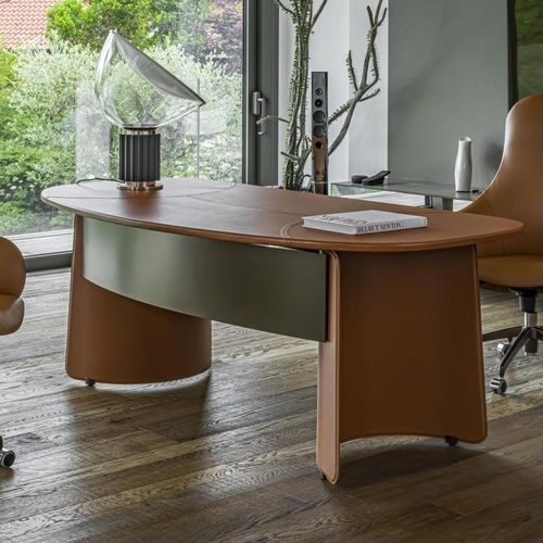 Bureau de direction - BUTTERFLY - ENRICO PELLIZZONI - sur pied / contemporain / en cuir