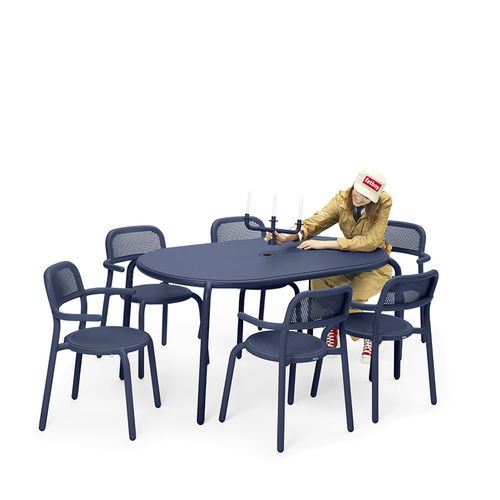 Table à manger contemporaine - TONÍ - Fatboy the original - en aluminium / avec piètement en aluminium / ovale