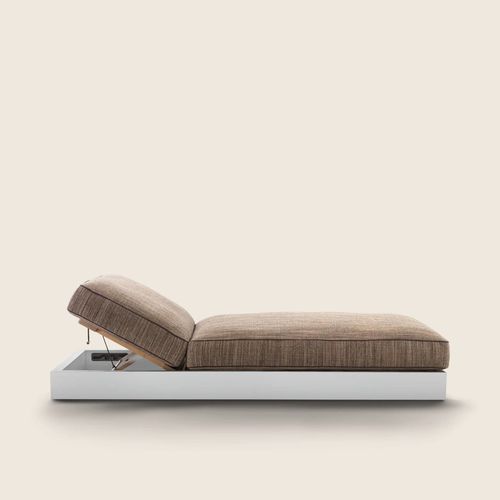 Méridienne contemporaine - FREEPORT - FLEXFORM - en tissu déperlant / en aluminium / avec piètement en aluminium