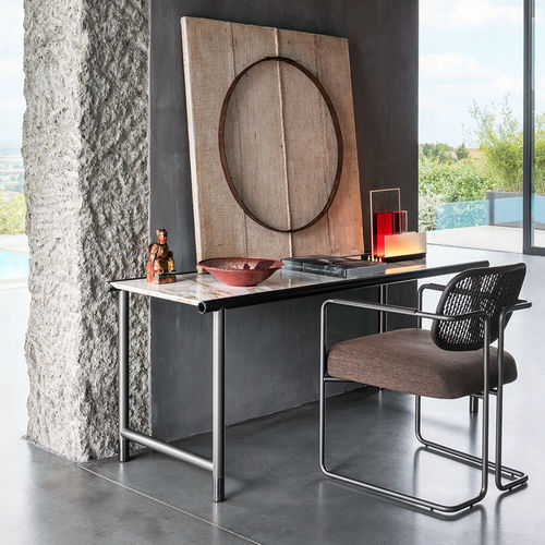 Bureau sur pied - IKO - Flou - contemporain / en marbre / droit