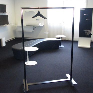 Portant contemporain - U6003 - Frost Design - acier / à roulettes