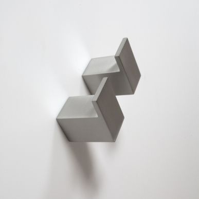 Patère contemporaine - Q3012 - Frost Design - en aluminium / individuelle