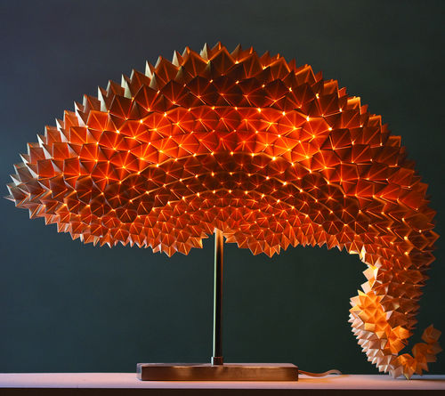 Lampe de table - DRAGON'S TAIL - Kenneth Cobonpue - en papier / design original / d'intérieur