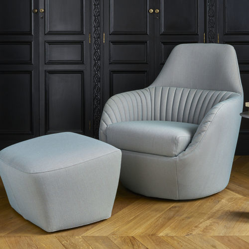 Fauteuil contemporain - AMÉDÉE - Ligne Roset - en cuir / en mousse de polyuréthane / en tissu