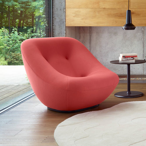 Fauteuil design - BONNIE - Ligne Roset - en cuir / en mousse de polyuréthane / en tissu