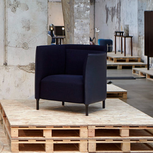 Fauteuil design - HEMICYCLE - Ligne Roset - en tissu / en polyuréthane / en contreplaqué
