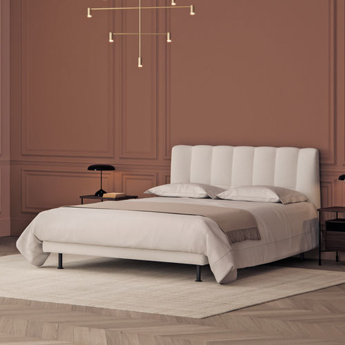 Lit double - EVISA - Ligne Roset - contemporain / avec tête de lit / tapissé