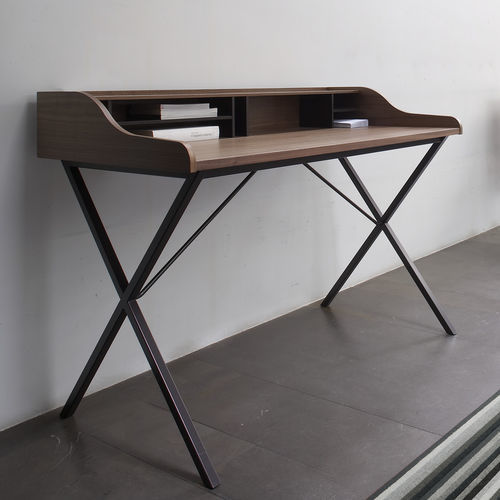 Bureau sur pied - URSULINE - Ligne Roset - contemporain / en bois laqué / droit