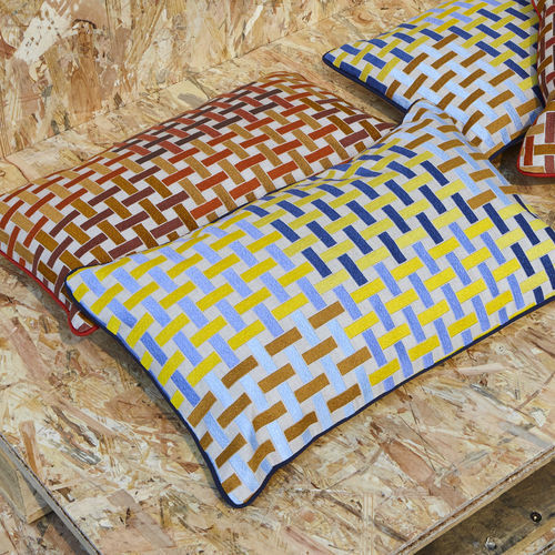 Coussin pour canapé - CRUCIVERBA - Ligne Roset - rectangulaire / à motif / résidentiel