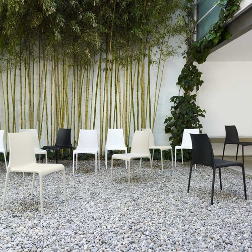 Chaise contemporaine - PETRA - Ligne Roset - d'intérieur / d'extérieur / en polyuréthane