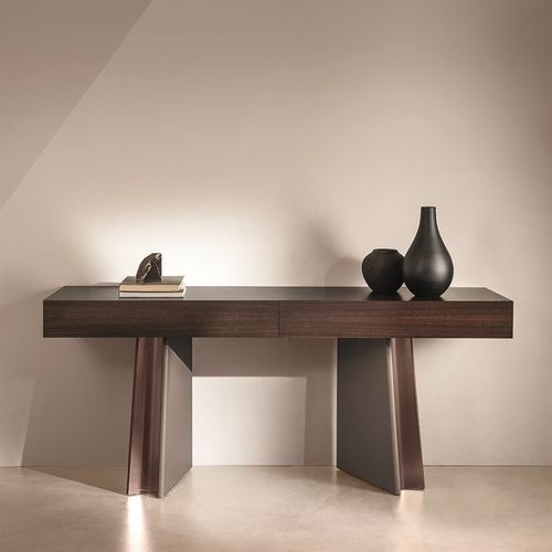 Table d'appoint contemporaine - MOUTH - LONGHI S.p.a. - en marbre / avec piètement en métal / triangulaire