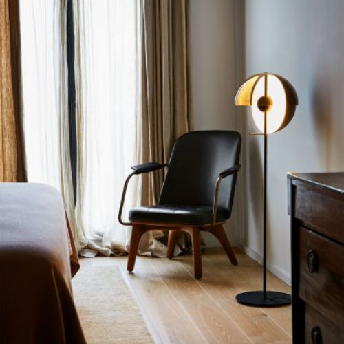 Lampe sur pied - THEIA - Marset Iluminacion - en fer / en aluminium laqué / contemporaine
