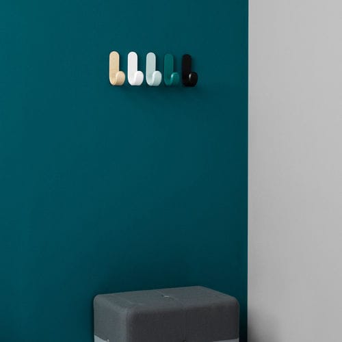 Patère contemporaine - CURVE - Normann Copenhagen - en frêne / multiple / laquée