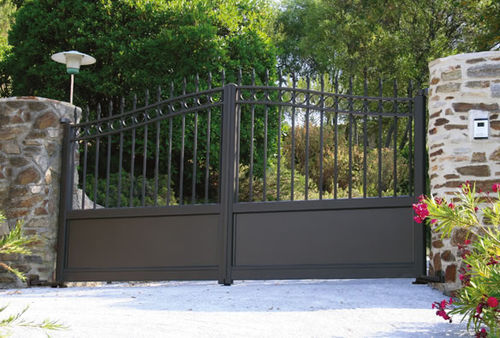 Portail battant - TRADITION : MONTIA - Horizal - coulissant / en aluminium / à barreaudage