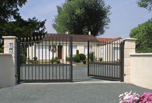Portail battant - TRADITION : ELYME - Horizal - en aluminium / à barreaudage / motorisé