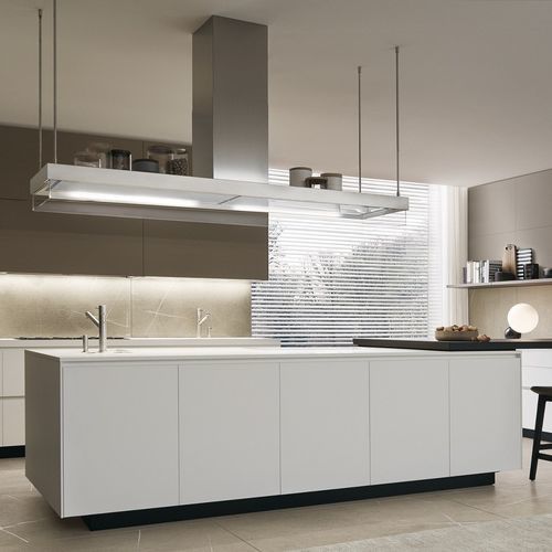 Cuisine contemporaine - ALEA - Poliform - en bois laqué / avec îlot / blanche