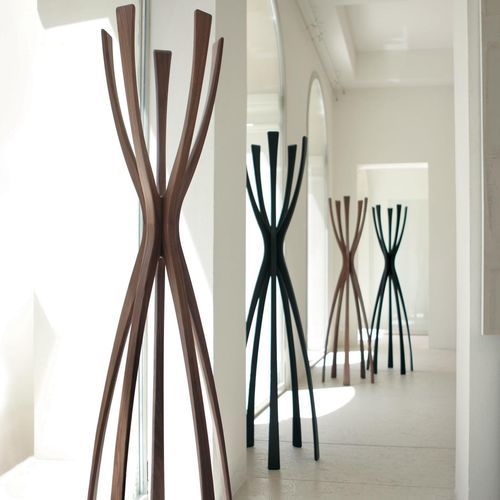 Porte-manteau sur pied - FLAMINGO - Porada - contemporain / en frêne / en noyer