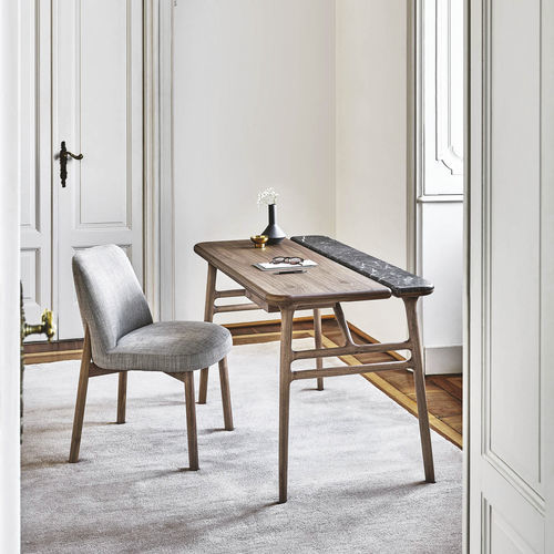 Bureau sur pied - AKSEL - Porada - contemporain / en noyer / en cuir