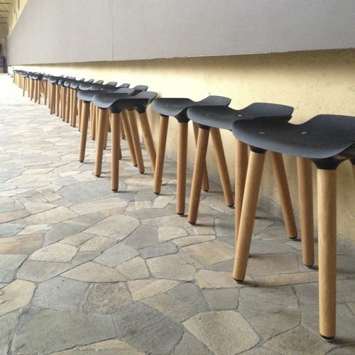 Tabouret classique - PILOT  - SDC_lab - en chêne / avec piètement en bois / avec repose-pieds