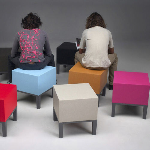 Pouf contemporain - PRIMARY 01 - SDC_lab - en mousse haute densité / carré / tapissé