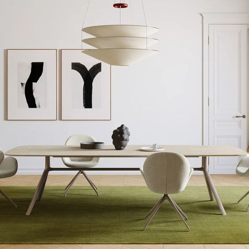 Table à manger design organique - NYA - TEAM 7 - en bois massif / avec piètement en fonte d'aluminium / courbée