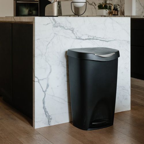 Poubelle de cuisine - BRIM - Umbra - en inox / en polypropylène / à pédale