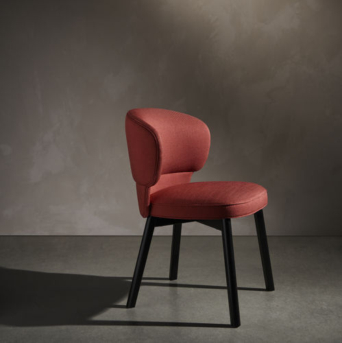 Chaise contemporaine - Morton - Wittmann - d'intérieur / en tissu / en cuir