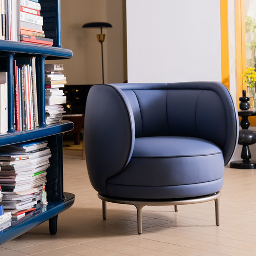 Fauteuil contemporain - VUELTA  - Wittmann - en cuir / en velours / en bois