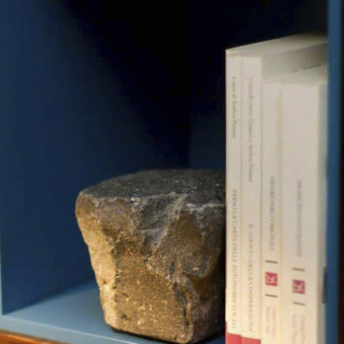 Serre-livre en basalte - ROMA - Aeterna Design Srl