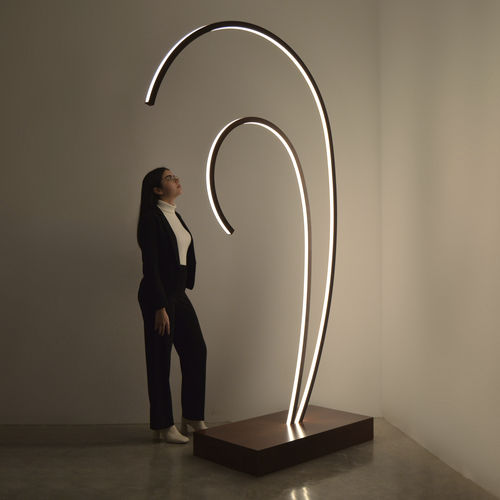 Lampe sur pied - ANT - KISSA LAMPS - en aluminium extrudé / en aluminium thermolaqué / design original