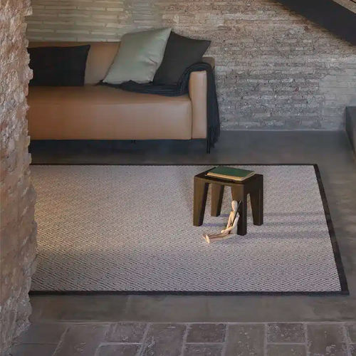 Tapis contemporain - MAYA RHOMBUS OAT NIGHT - Rols Carpets - à motif géométrique / en PET / rectangulaire