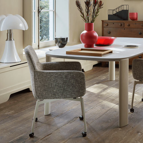 Chaise de salle à manger contemporaine - Gyon - Leolux Global bv - d'intérieur / en tissu / en cuir